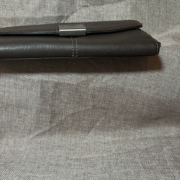 Kenneth Cole Brown Leather Long Snap front Wallet - Picture 2 of 11